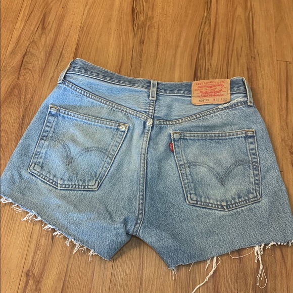 Levi’s 501 Distressed High Rise Jean Shorts - Picture 4 of 6